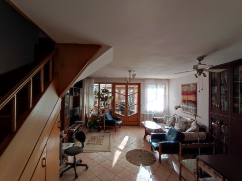 Eladó Lakás 1182 Budapest 18. kerület 90 nm-es újszerű szigetelt lakás kerttel, kocsibeállóval