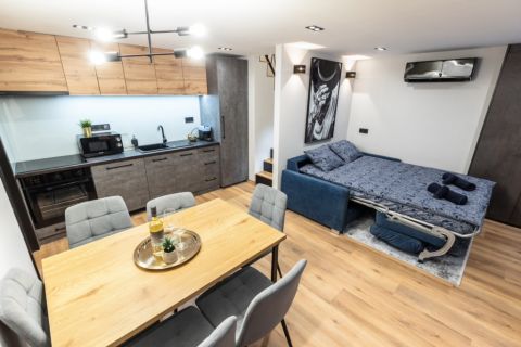 Eladó Lakás 1084 Budapest 8. kerület Horváth Mihály térnél felújított, berendezett 2 fürdőszobás 