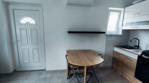 Eladó Ház 1214 Budapest 21. kerület Teljeskörűen felújított ikerházfél Csepelen