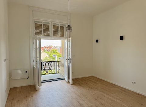 Eladó Lakás 1042 Budapest 4. kerület , Felújított lakás Újpest központjában
