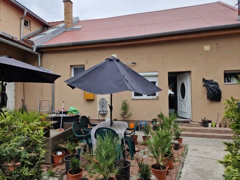 Eladó Lakás 1183 Budapest 18. kerület , Felújított 53 m2 kertkapcsolatos lakás eladó vonathoz közel