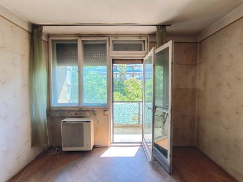 Eladó Lakás 1135 Budapest 13. kerület , Béke-tér közelében 3 szobássá alakítható, erkélyes lakás.
