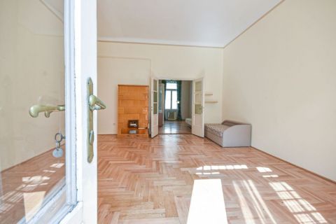 Eladó Lakás 1065 Budapest 6. kerület ***Erkélyes lakás városi panorámával a Hajós utcában***