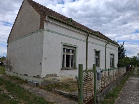 Eladó Ház 9100 Tét , Kis Köz