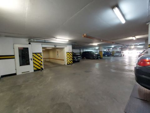 Eladó Parkoló 1077 Budapest 7. kerület , Síp utcai teremgarázs első emeleti parkolóhely autólifttel