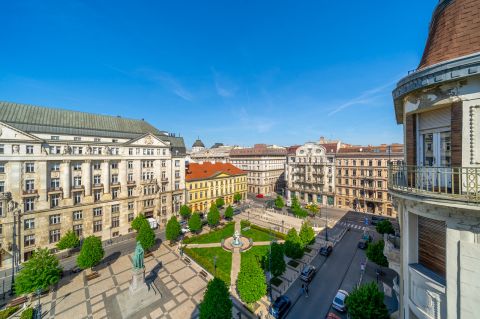 Eladó Lakás 1051 Budapest 5. kerület  József Nádor téren Panorámás, Magasemeleti, Erkélyes lakás 