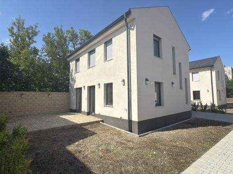 Kiadó Ház 2800 Tatabánya 