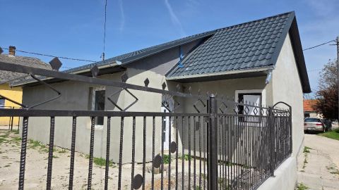Eladó Ház 2340 Kiskunlacháza , 2340 Kiskunlacháza, Központhoz közel