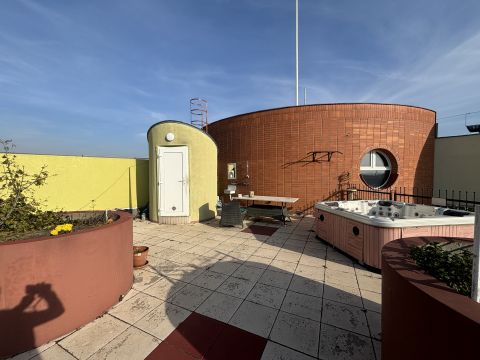 Eladó Lakás 1089 Budapest 8. kerület , SAJÁT HASZNÁLATÚ 61 NM TETŐTERASZ, 3 SZOBA