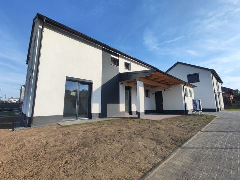 Eladó Ház 8000 Székesfehérvár , új építésű városrészben