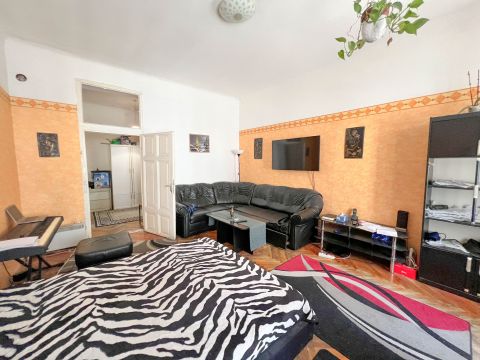 Eladó Lakás 1089 Budapest 8. kerület Ludovikától 2 percre, 2. emeleti alkov+nappalis lakás