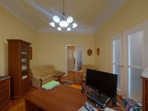 Eladó Lakás 5000 Szolnok 