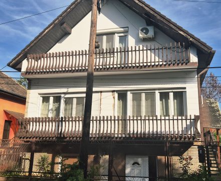 Eladó Ház 1151 Budapest 15. kerület , Rákospalota csendes részén 3 szintes, több lakrészes ház
