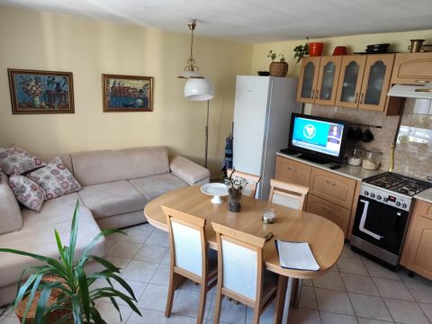 Eladó Ház 9400 Sopron kertvárosi, ikerházi 82 m2-en n+3 szobás duplamomfortos.....