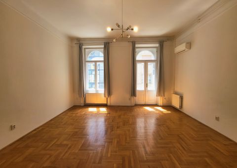 Eladó Lakás 1072 Budapest 7. kerület , NAPFÉNYES ÉLET, ERKÉLYES OTTHON A 7. KERÜLETBEN