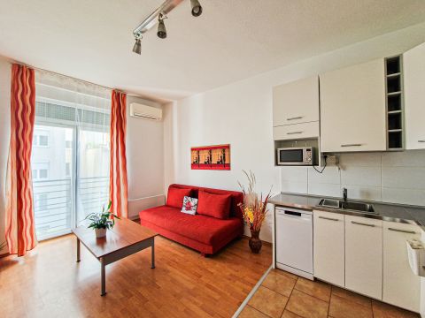 Kiadó Lakás 1134 Budapest 13. kerület Kisállatbarát, 2 szobás, emeleti lakás kiadó! 