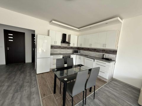 Kiadó Ház 6000 Kecskemét Újépítésű 92 m2-es családi ház + GARÁZS KIADÓ /A ÉPÜLET/