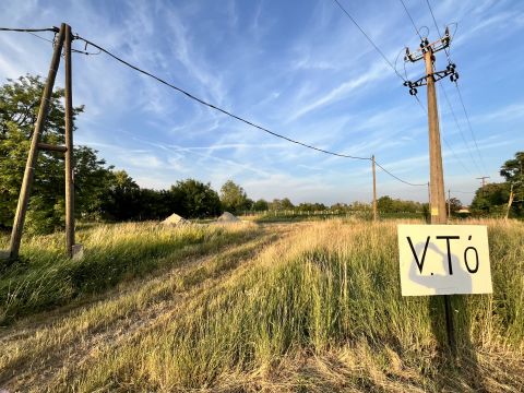 Eladó Telek 2700 Cegléd V-ös tó sarka!