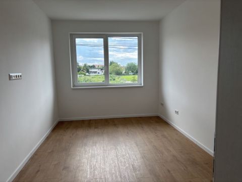 Eladó Lakás 9300 Csorna Erzsébet királyné utca környéke 