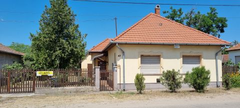Eladó Ház 6050 Lajosmizse 