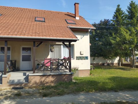 Eladó Ház 8083 Csákvár , Csendes helyen