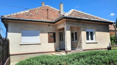 Eladó Ház 2367 Újhartyán , Sok lehetőséget kínáló családi ház raktárral!