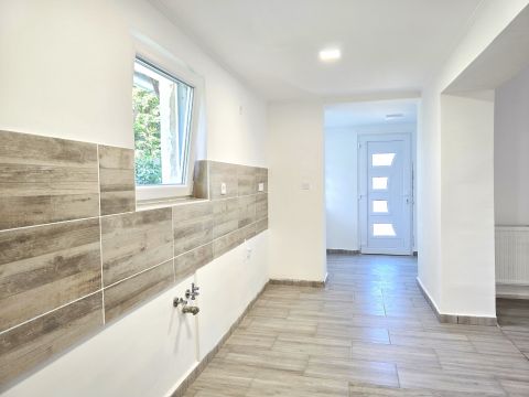 Eladó Ház 7630 Pécs Újhegyen 90 nm-es felújított családi ház