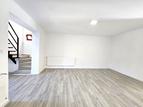 Eladó Ház 7630 Pécs , Újhegyen 90 nm-es felújított családi ház