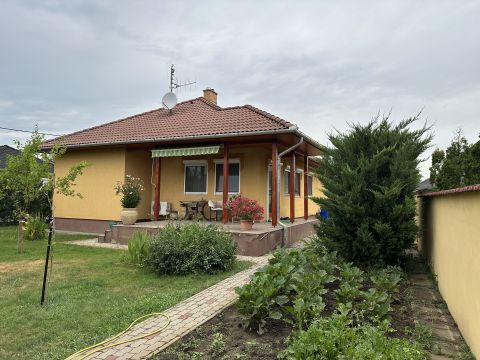 Eladó Ház 6000 Kecskemét Kecskemét Hunyadivárosban 3 szoba+nappalis családiház
