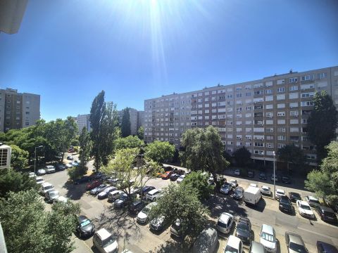 Eladó Lakás 1039 Budapest 3. kerület , Nyugati tájolású 2 szobás lakás Békásmegyeren eladó