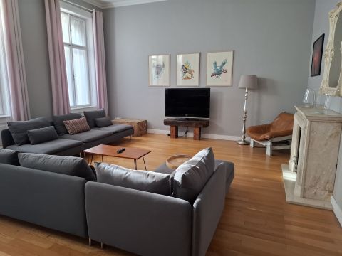 Eladó Lakás 1061 Budapest 6. kerület , Belvárosi ingatlan az Andrássy út, Erzsébet tér és Opera köz