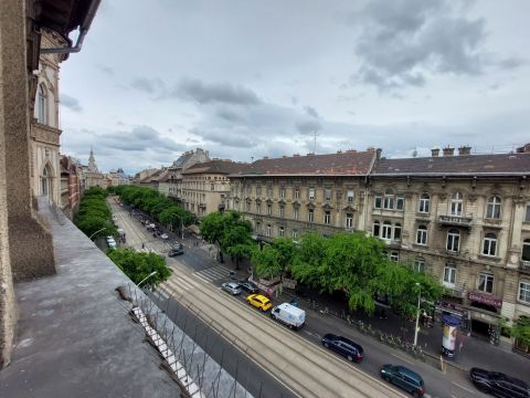Eladó Lakás 1073 Budapest 7. kerület , Erzsébet körút, 85 m2, felújított,2 háló, napfényes, lift