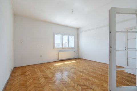 Eladó Lakás 1052 Budapest 5. kerület , Felújítandó lakás páratlan városi panorámával a belvárosban