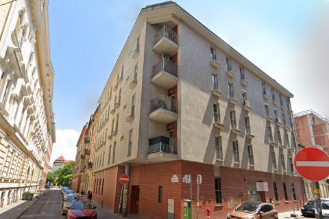 Kiadó Parkoló 1082 Budapest 8. kerület , Kis Stáció utcában teremgarázs parkoló kiadó