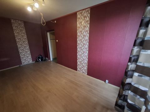 Eladó Lakás 6100 Kiskunfélegyháza , Szigetelt, nyílászárócserélt, fűtéskorszerűsített 2 szobás