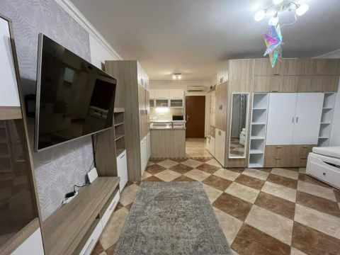 Kiadó Lakás 6000 Kecskemét , Belvárosban kis lakás kertkapcsolattal kiadó