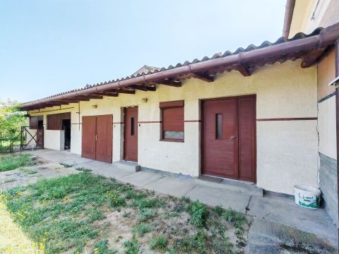Eladó Ház 7516 Berzence Berzence főutcáján családi ház eladó 2000 m2-es telekkel! 