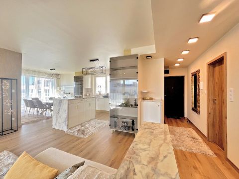 Eladó Lakás 1172 Budapest 17. kerület Duplakomfort, 153m2+47m2 terasz, 6 szoba, 2 parkoló, 2tároló