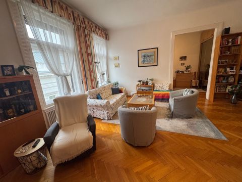 Eladó Lakás 1054 Budapest 5. kerület 