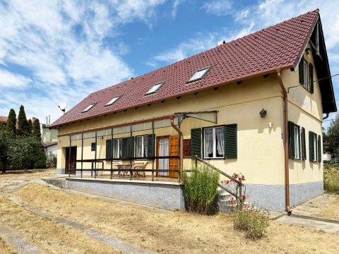 Eladó Ház 2144 Kerepes , Kerepes csendes de központi részén