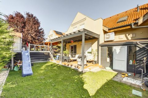 Eladó Ház 6000 Kecskemét FULL felújított,NAPELEMES sorház,garázzsal!