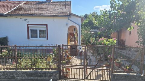 Eladó Ház 7100 Szekszárd 3 szobás családiház