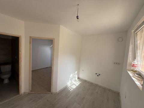 Eladó Lakás 1201 Budapest 20. kerület Felújított, kertkapcsolatos V-ös lakás
