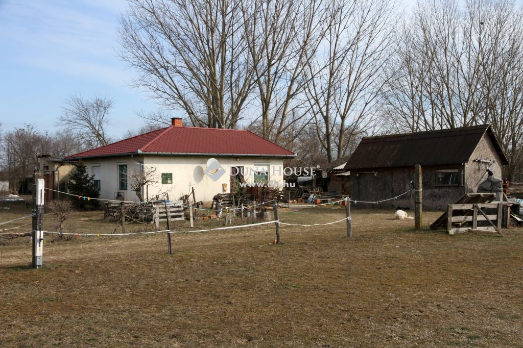 4002 Debrecen , Almáskertben tanya lakóházzal eladó — 1/14