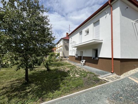 Kiadó Üzlethelyiség 9700 Szombathely , Szombathely 11-es Huszár út