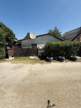 Eladó Ház 2310 Szigetszentmiklós Szigetszentmiklóson a Kavicsos tónál eladó kis nyaraló