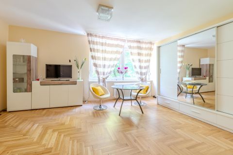 Eladó Lakás 1125 Budapest 12. kerület , Zöld oázis a 12.kerület szivében,eladó kertkapcsolatos lakás
