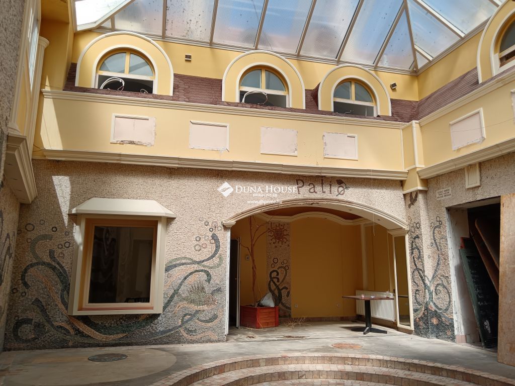 Eladó Üzlethelyiség, Győr