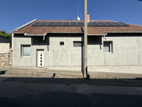 Eladó Ház 2038 Sóskút Központ