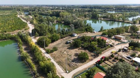 Eladó Ház 2330 Dunaharaszti , Dunaharaszti tó melletti telek kis házzal Eladó!